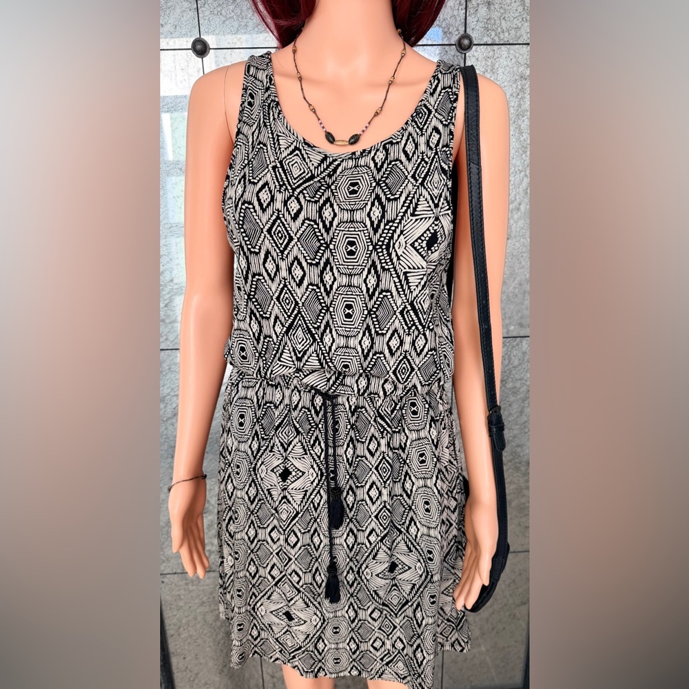Lucky Brand Black and White Geometric Dress Excellent Condition - Picture 4 of 15